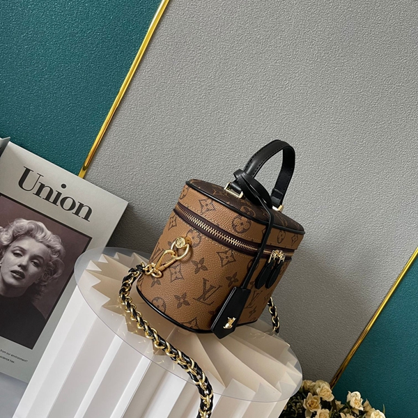 ルイヴィトンバッグ背面デザイン